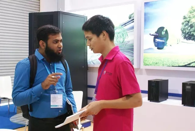 國(guó)外客戶(hù)在恩億梯展廳洽談 國(guó)外客戶(hù)在恩億梯展廳洽談